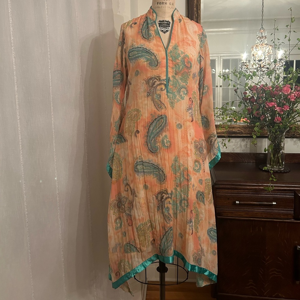 Luxurious caftan-dress with ribbon detail